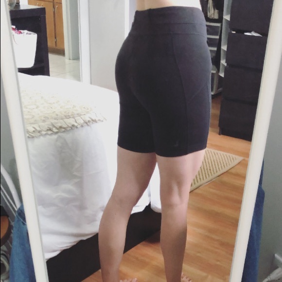 Lolë black high-waist biker shorts - Picture 2 of 9